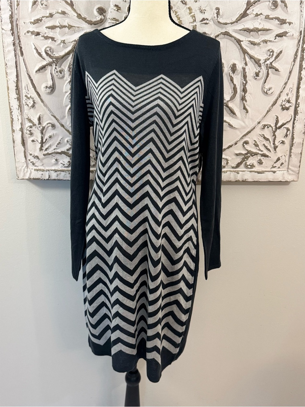 Womens Black & Gray Chevron Knit Long-Sleeve Top